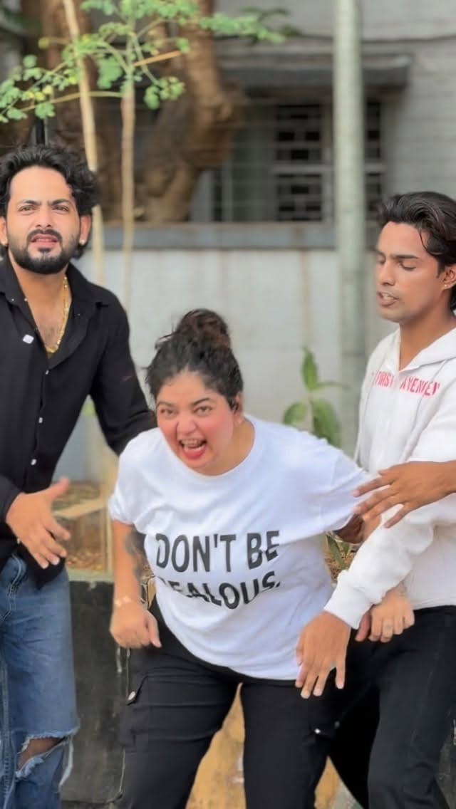 Post 4 by Nikita Gaikwad on Instagram (video)