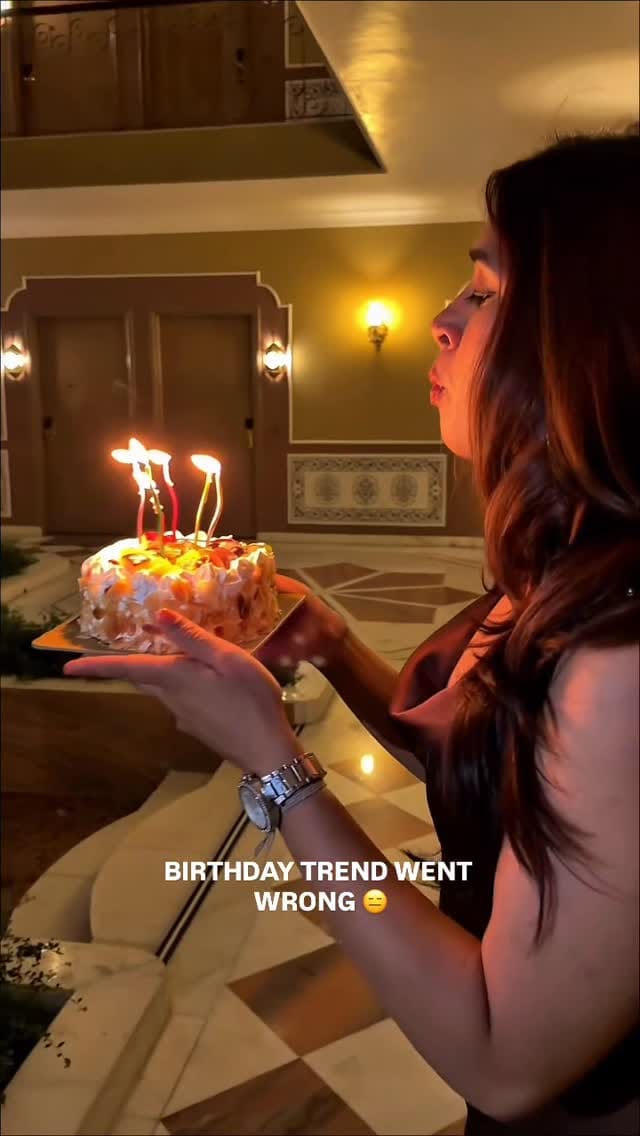 Post 8 by 𝘼𝙥𝙤𝙤𝙧𝙫𝙖 𝘼𝙡𝙚𝙭 on Instagram (video)