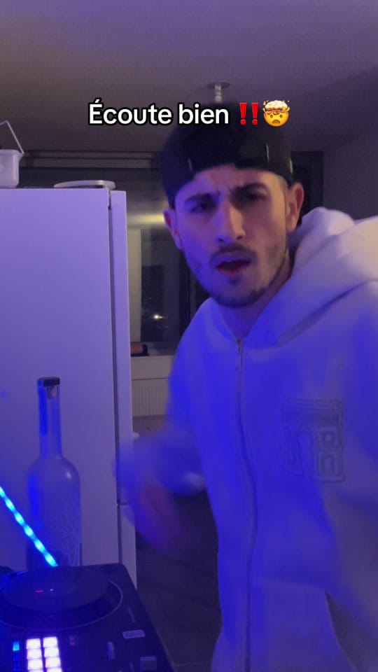 Post 1 by Djtitox on TikTok (video)