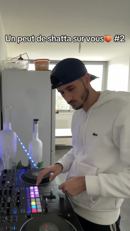 Post 3 by Djtitox on TikTok (video)