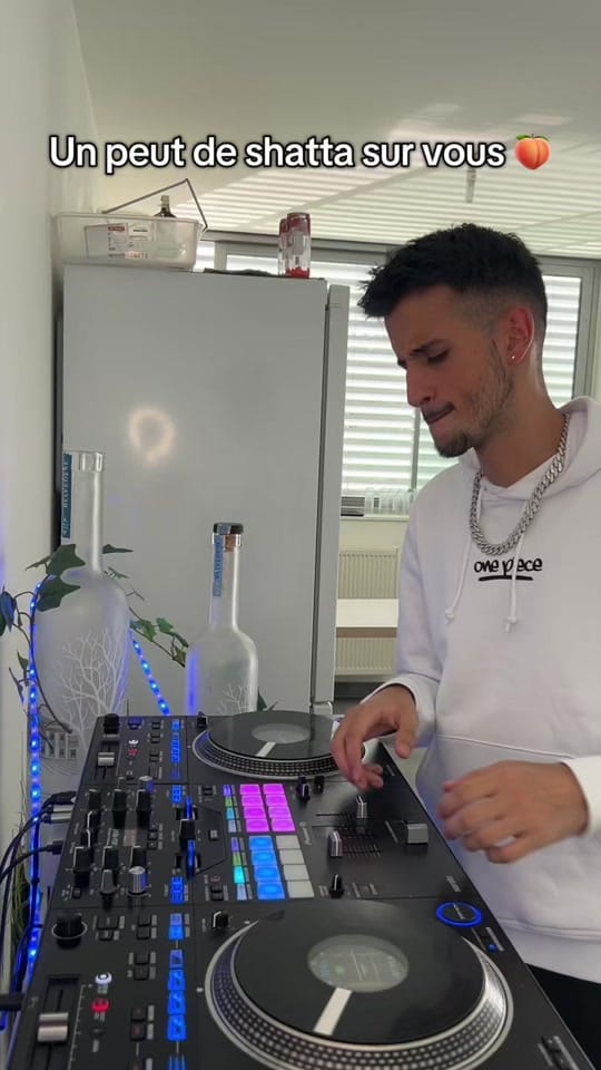 Post 10 by Djtitox on TikTok (video)
