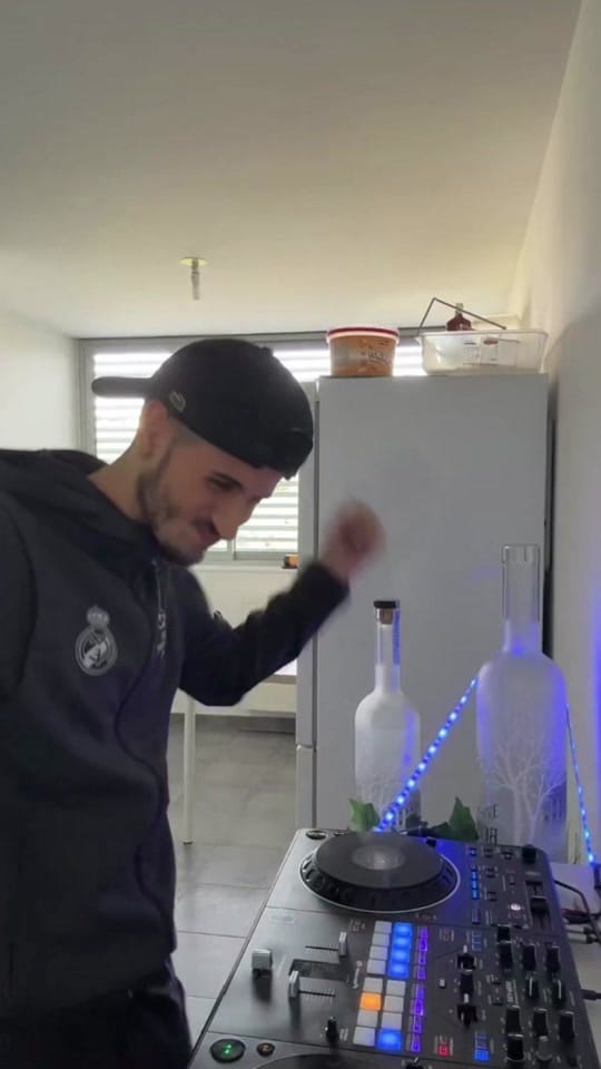 Post 4 by Djtitox on TikTok (video)