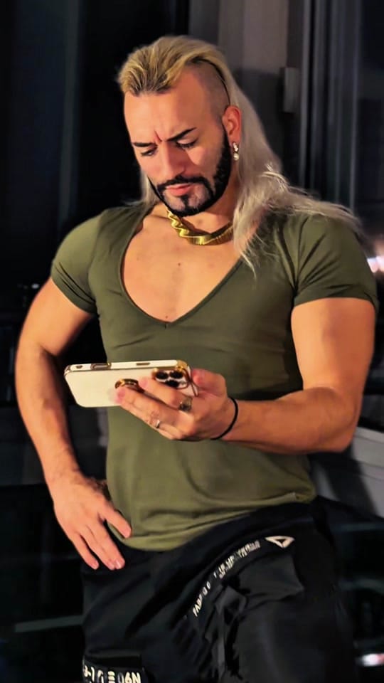 Post 3 by Leon Chiro on TikTok (video)