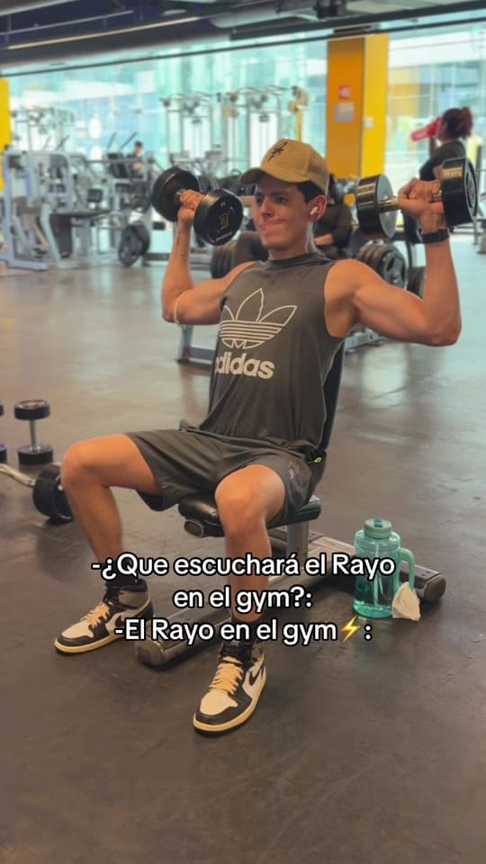 Post 1 by Kenji “El Rayo” on TikTok (video)