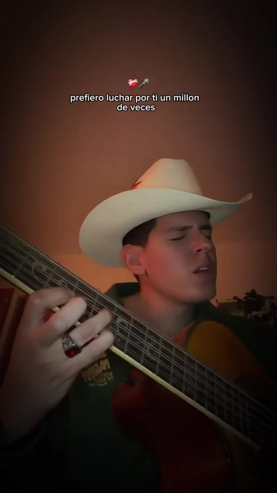 Post 5 by Kenji “El Rayo” on TikTok (video)