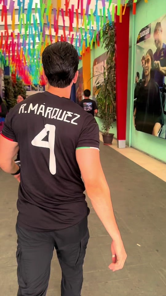 Post 3 by Alex Astorga on TikTok (video)