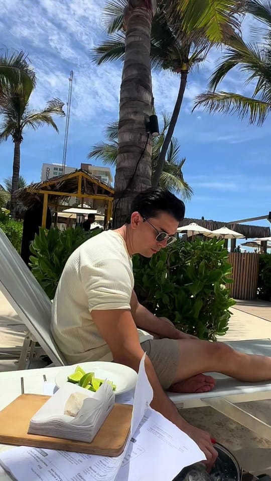 Post 5 by Alex Astorga on TikTok (video)