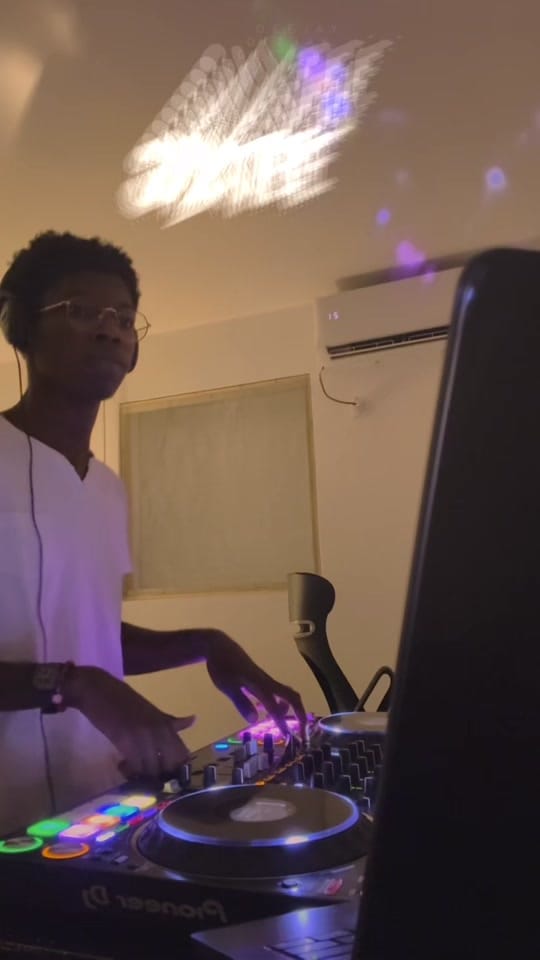Post 2 by DJ SYXTEE on TikTok (video)