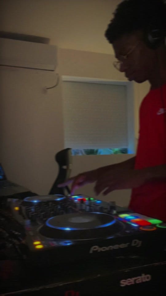 Post 8 by DJ SYXTEE on TikTok (video)