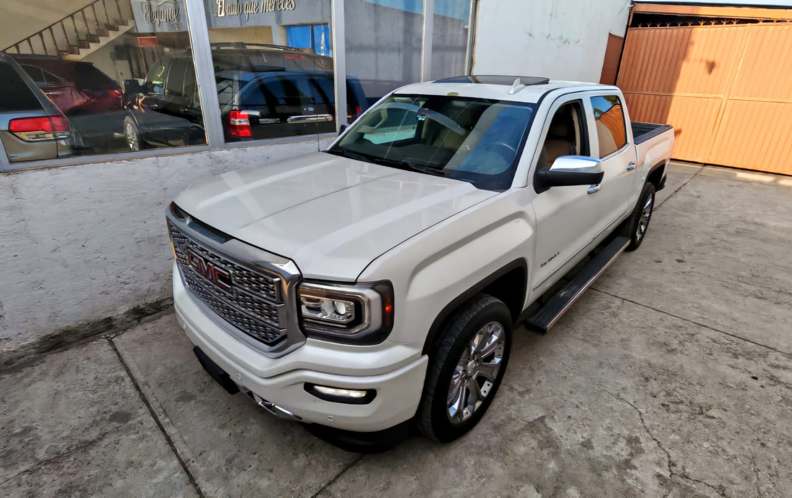 Post 9 by Elegance Cars México on TikTok (video)
