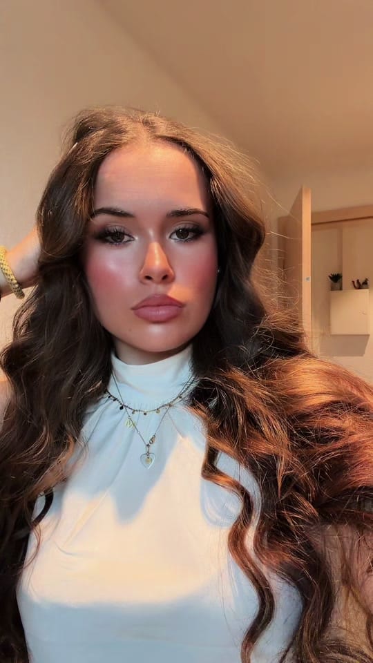 Post 5 by 𝐽𝑢𝑙𝑖𝑒 𝐺𝑎𝑙𝑙𝑎𝑠 on TikTok (video)