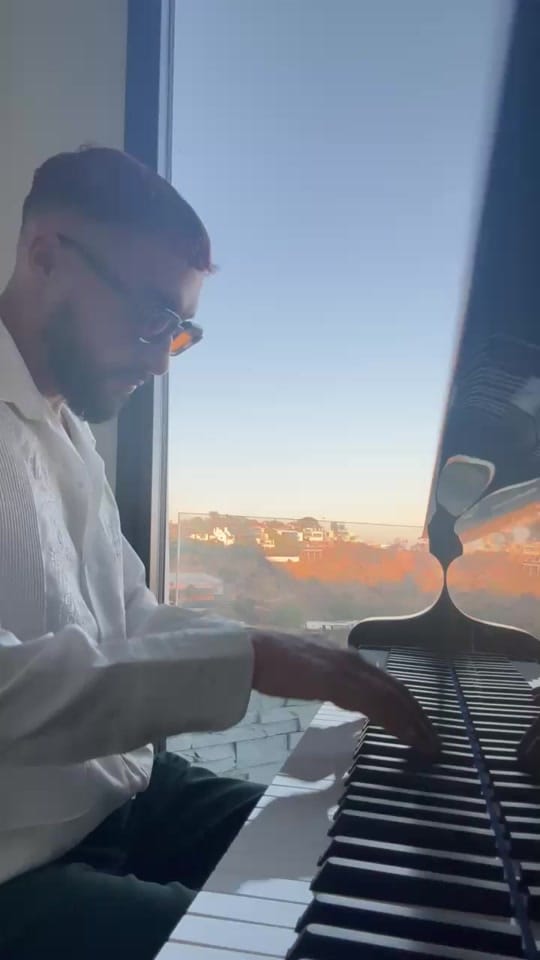 Post 2 by Sofiane Pamart on TikTok (video)