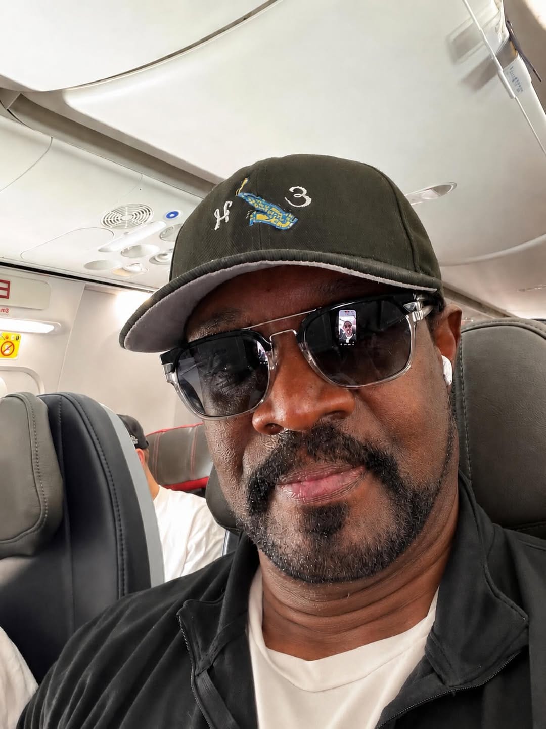 Post 4 by Everette Harp on Instagram (image)