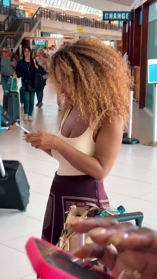Post 5 by Kim Officiel on TikTok (video)