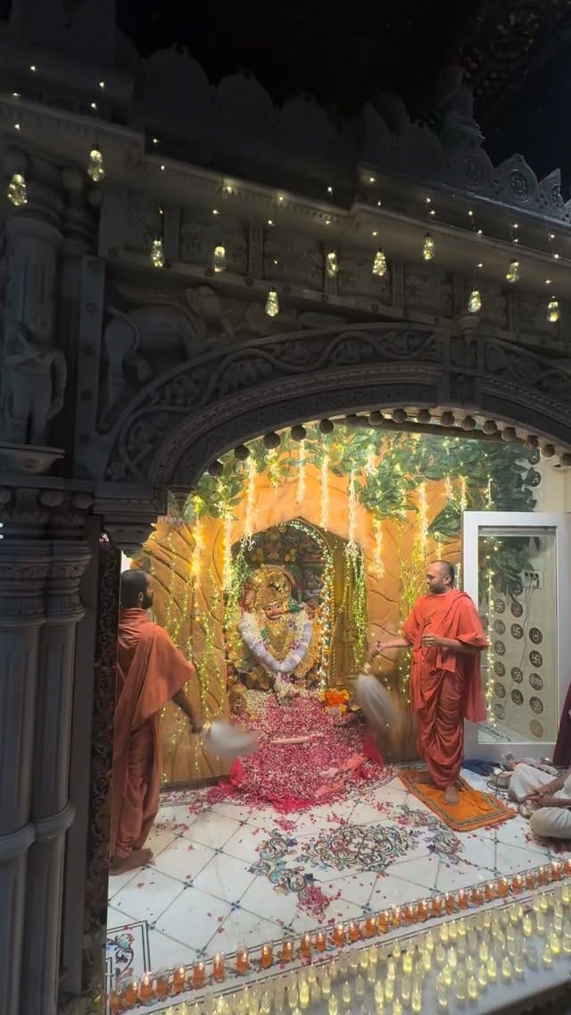 Post 10 by Kashtbhanjan Hanumanji Mandir on Instagram (video)