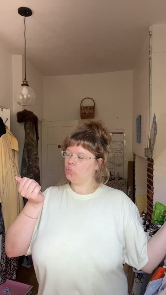 Post 6 by Annabel Meschke on TikTok (video)