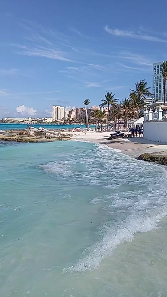 Post 3 by Cancún Live Tv on TikTok (video)