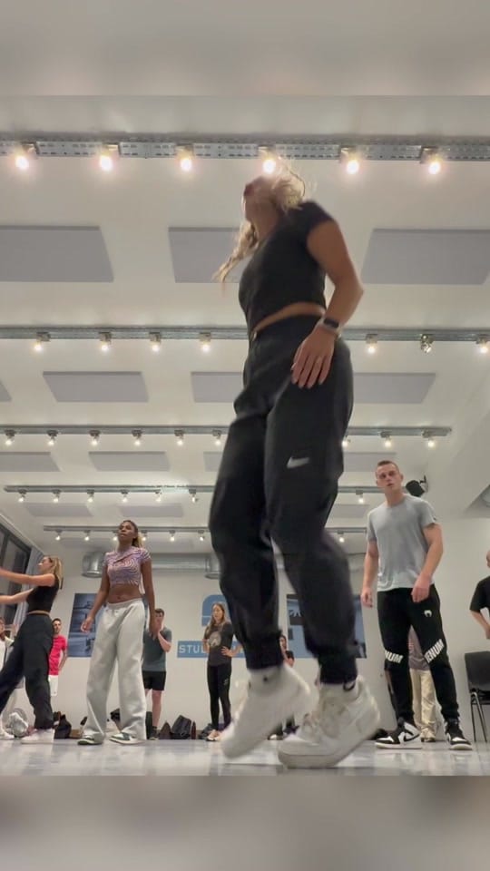 Post 1 by Lau 👟 on TikTok (video)