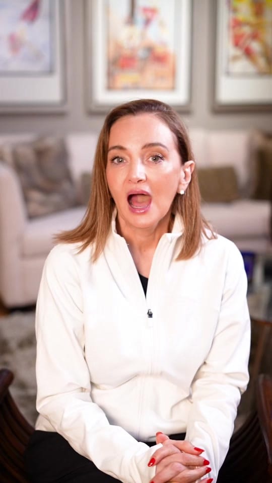 Post 4 by Adriana G. Deporte on TikTok (video)