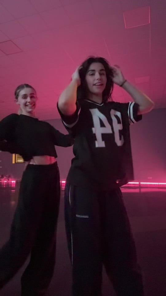 Post 1 by anaisromajot on TikTok (video)
