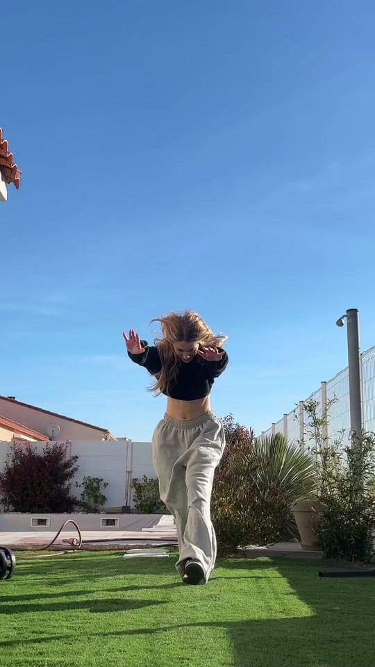 Post 5 by anaisromajot on TikTok (video)