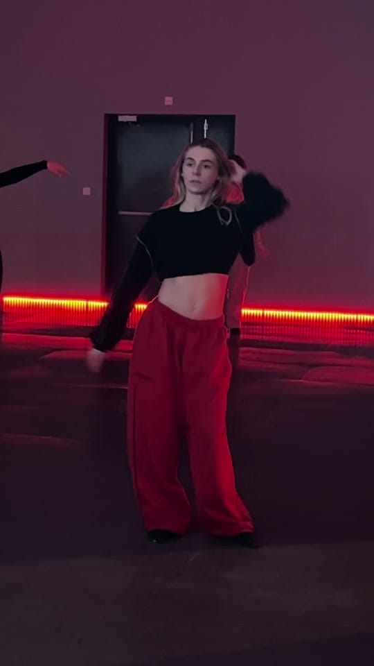 Post 2 by anaisromajot on TikTok (video)