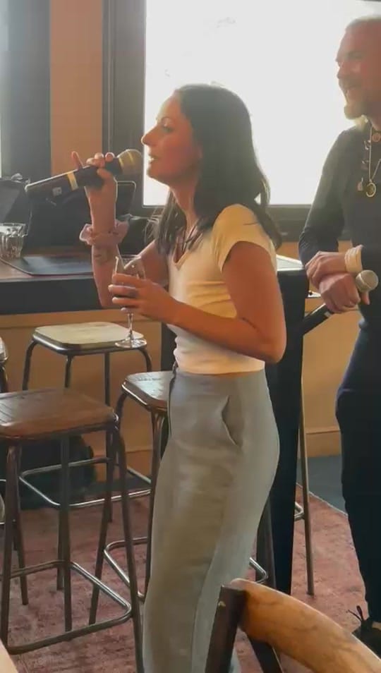 Post 8 by Alice Ivanof_vibrelajoie on TikTok (video)