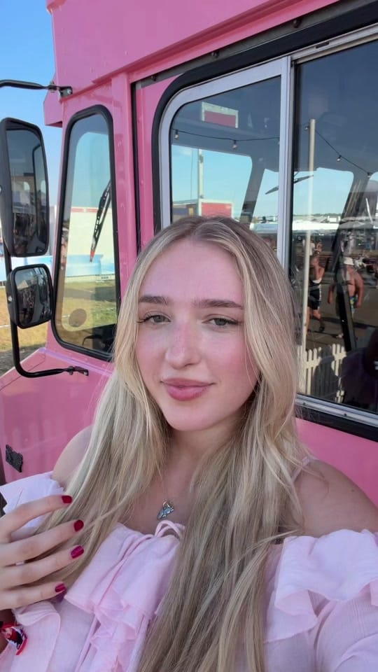 Post 1 by 🎀 PAULA LEONIE 🎀 on TikTok (video)