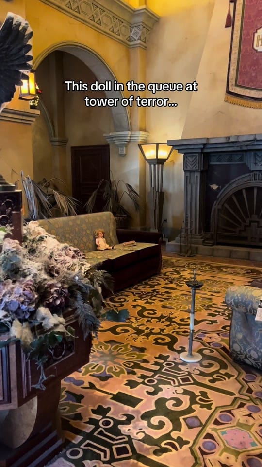 Post 6 by disneylanddparissvideos on TikTok (video)
