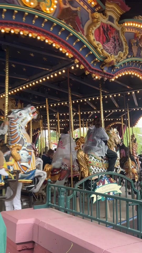Post 4 by disneylanddparissvideos on TikTok (video)