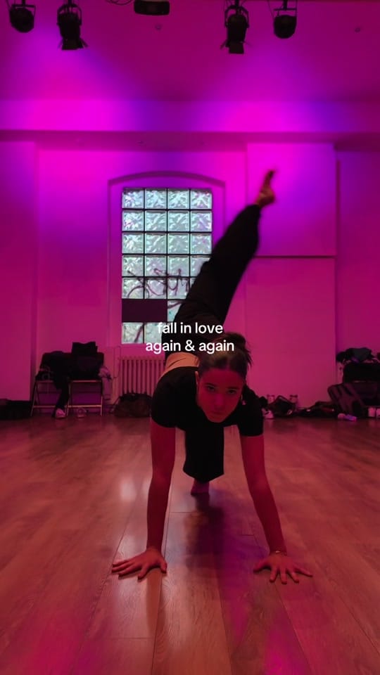 Post 6 by cloé on TikTok (video)