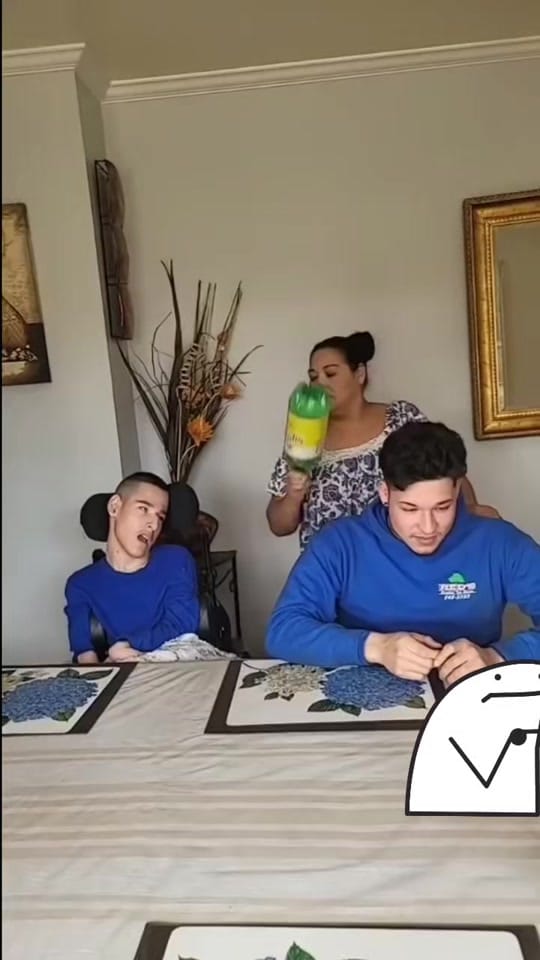Post 10 by Ulises Bailon on TikTok (video)