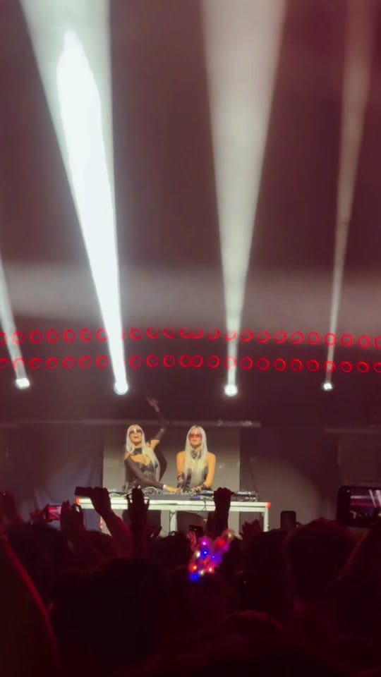Post 9 by 90’s Pop Tour on TikTok (video)