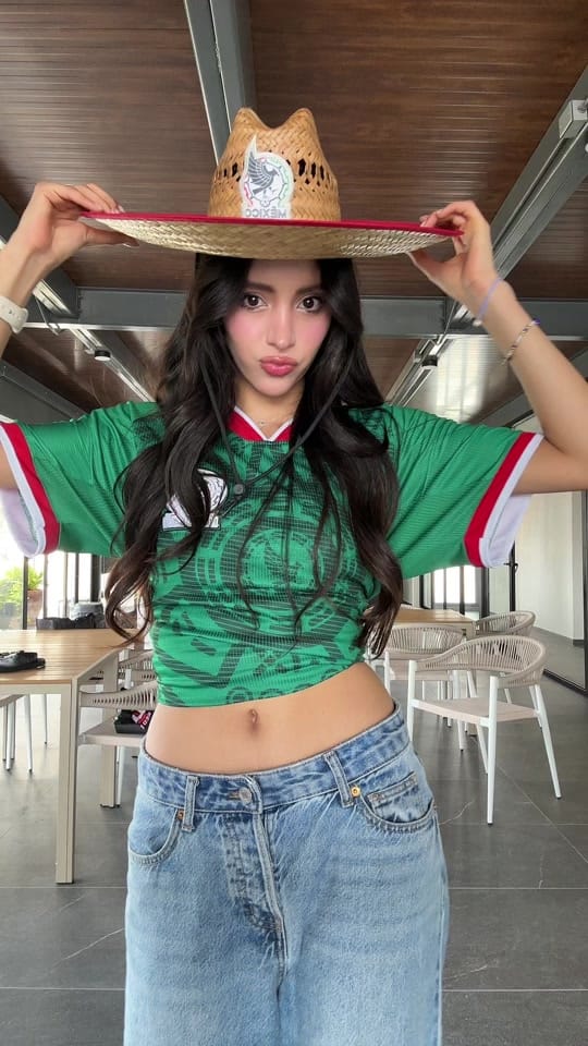 Post 4 by Pao Valencia - 파올라 on TikTok (video)