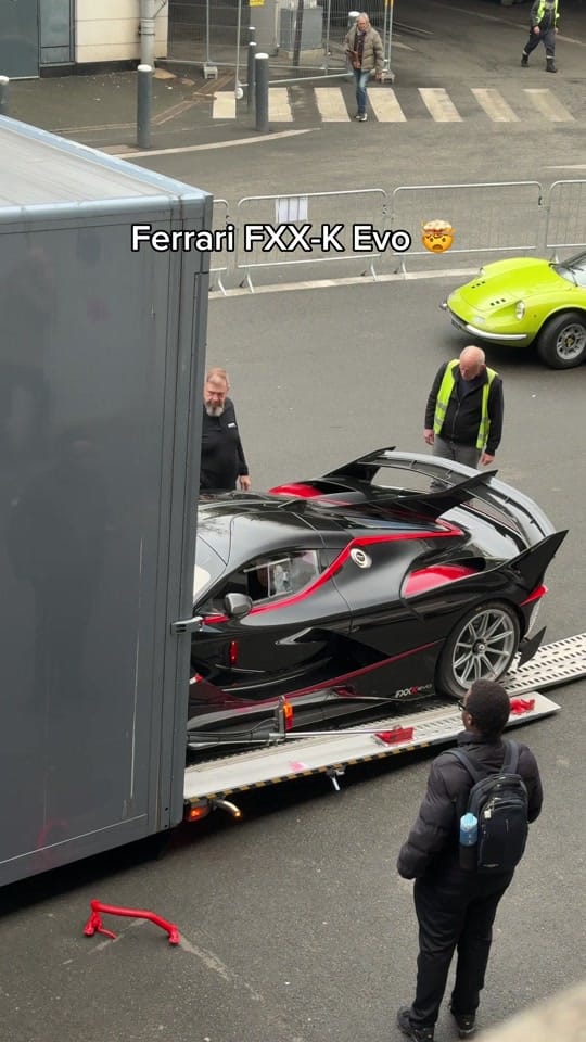 Post 7 by SIIX on TikTok (video)