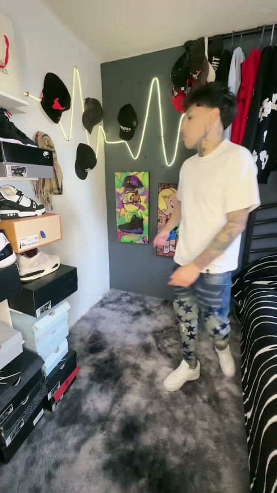 Post 8 by Ricch La R on TikTok (video)