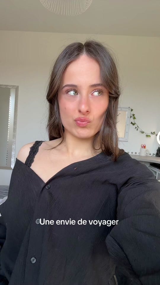 Post 5 by Alexandra Lens on TikTok (video)