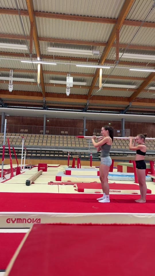 Post 1 by Alexandra Lens on TikTok (video)