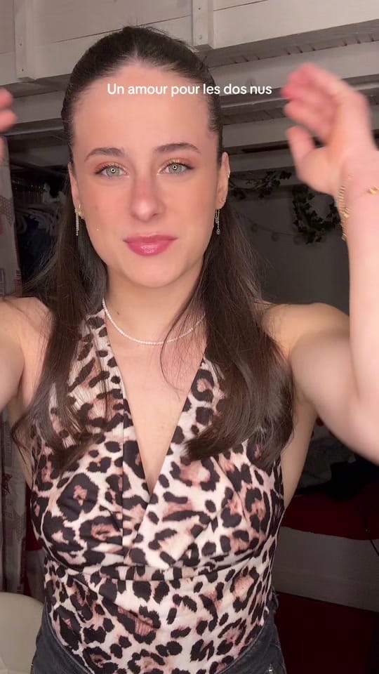 Post 6 by Alexandra Lens on TikTok (video)