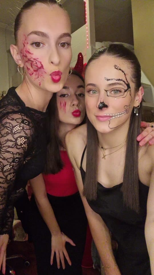 Post 10 by Alexandra Lens on TikTok (video)