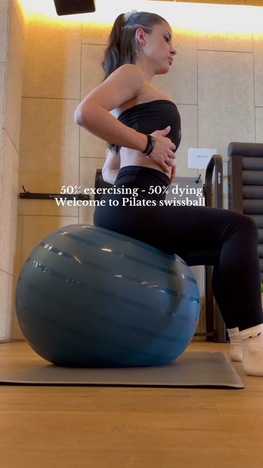 Post 8 by Manon Camera on TikTok (video)