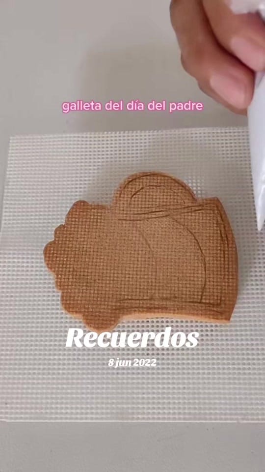 Post 3 by Gallecookies Rosy on TikTok (video)