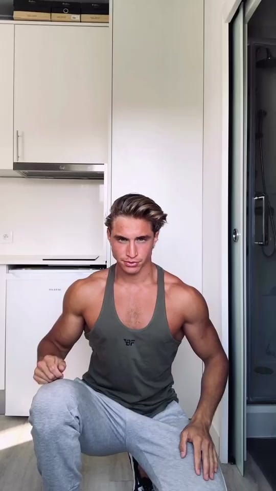 Post 8 by Pierrotmuller on TikTok (video)