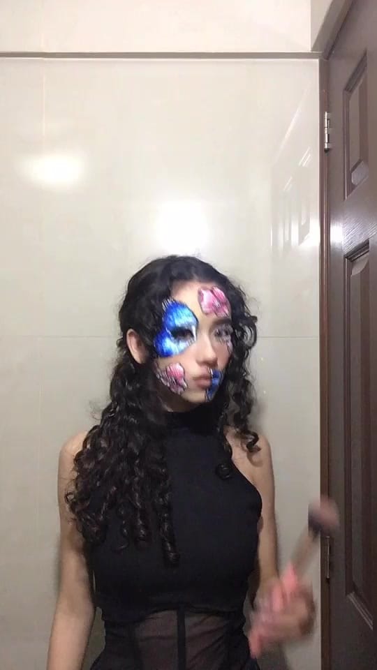 Post 1 by Ari.makeup on TikTok (video)