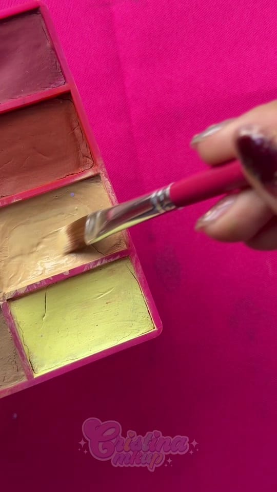 Post 4 by cristina.mkup on TikTok (video)