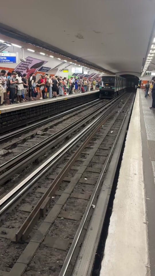 Post 1 by Paris Vibes 🗼🇫🇷🇦🇱 on TikTok (video)