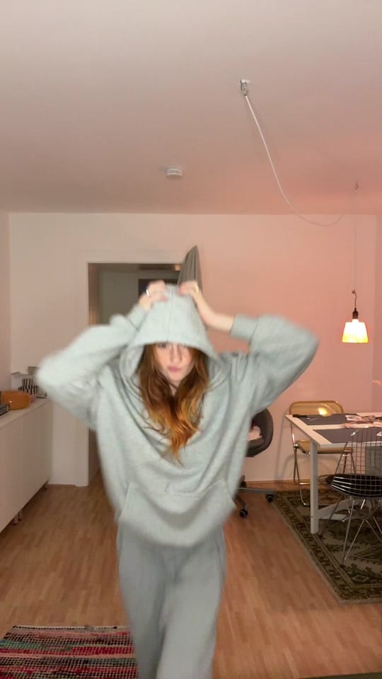 Post 6 by Leonie Busse on TikTok (video)