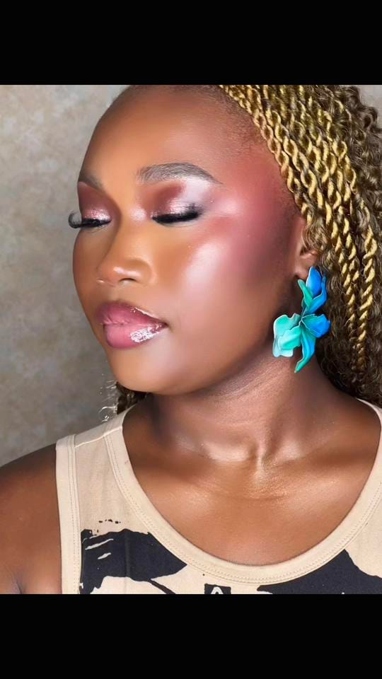 Post 5 by Magui Make Up 🌹 on TikTok (video)