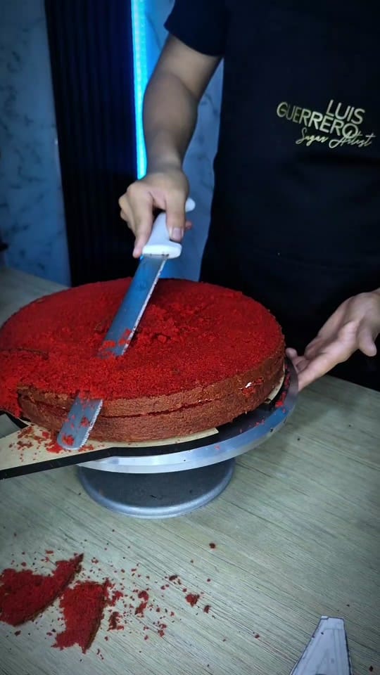 Post 1 by luisguerrerosugarartist on TikTok (video)