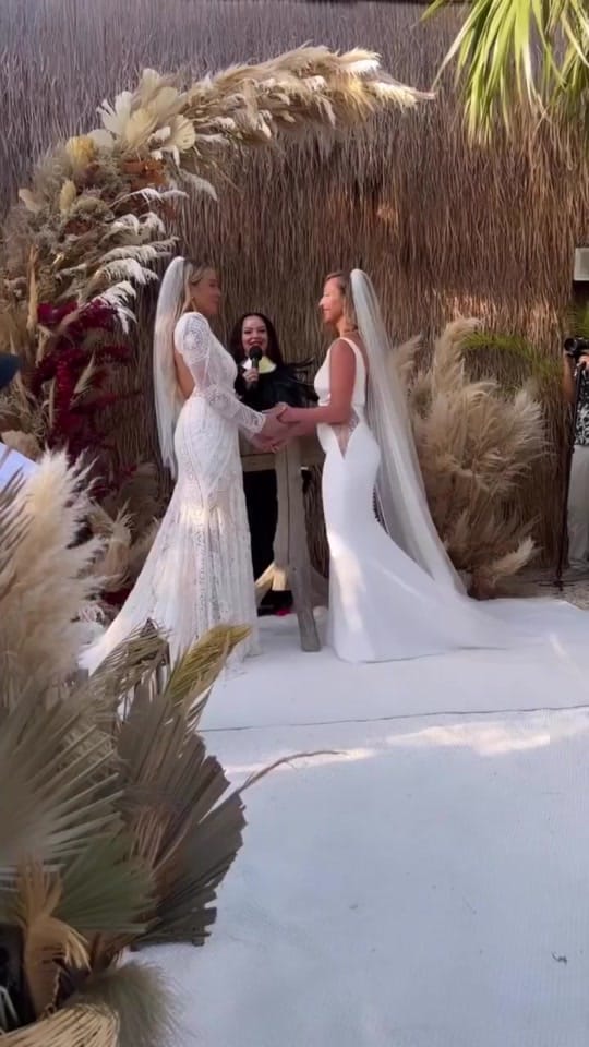 Post 8 by Queer WeddingsMX on TikTok (video)